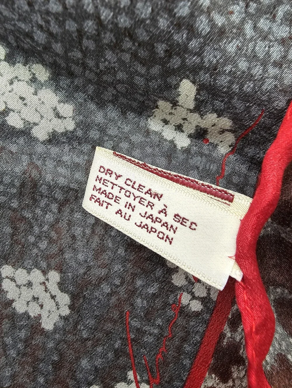 ​Vintage Anne Klein for The Vera Companies 100% Silk Scarf (34